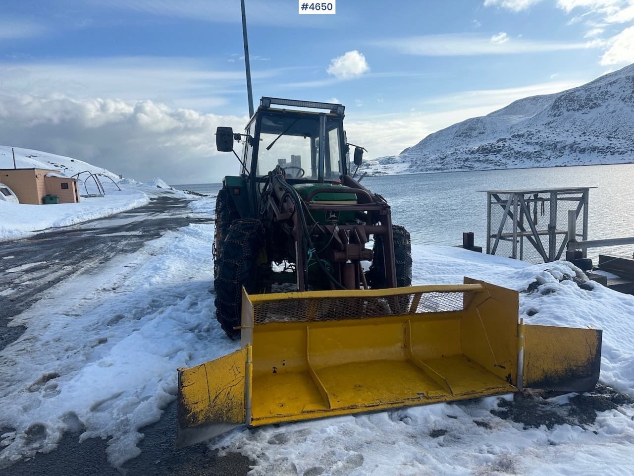جرار 1981 John Deere 2040 w/ loader, triangle, snow blower, pallet forks and hydraulic unit. WATCH VIDEO.: صورة 10