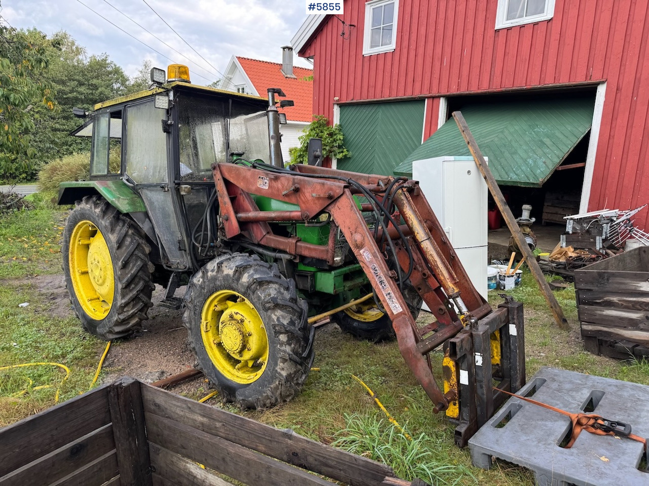 1982 John Deere 1140 with front loader and a parts tractor - جرار: صورة 2 1982 John Deere 1140 with front loader and a parts tractor - جرار: صورة 2