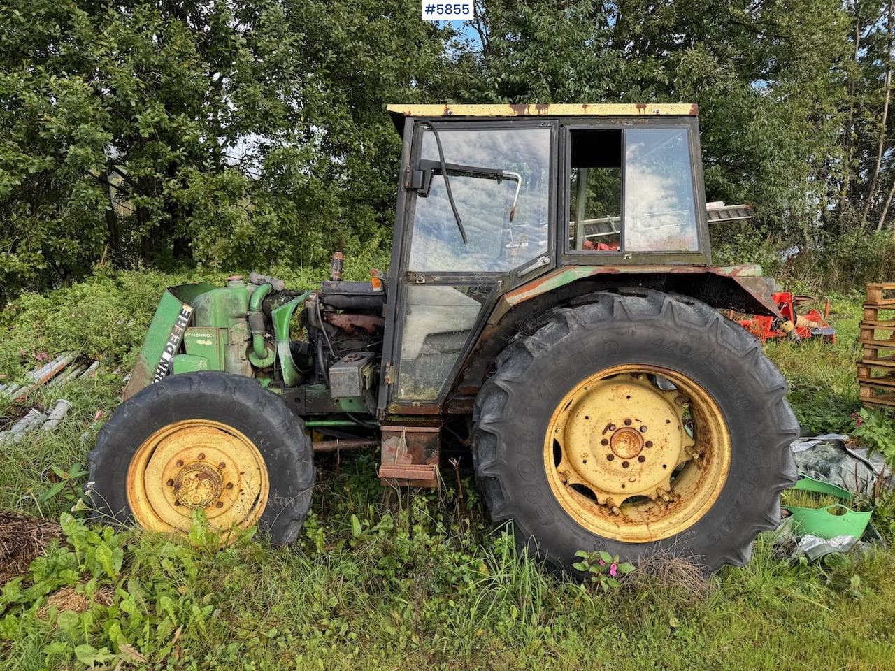 1982 John Deere 1140 with front loader and a parts tractor - جرار: صورة 5 1982 John Deere 1140 with front loader and a parts tractor - جرار: صورة 5