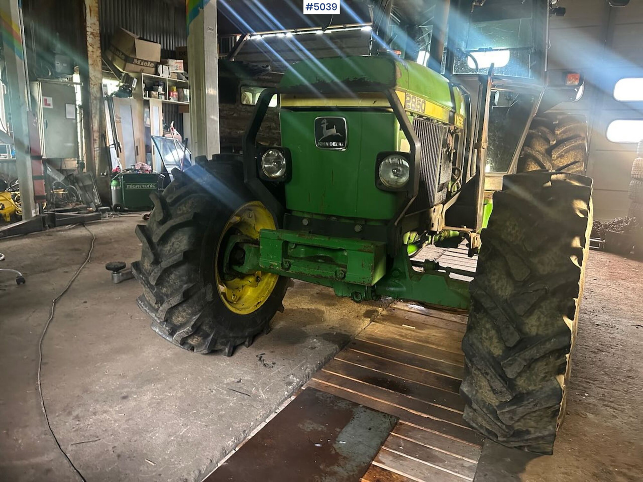 1987 John Deere 2850 Synchron w/ front loader - جرار: صورة 2 1987 John Deere 2850 Synchron w/ front loader - جرار: صورة 2