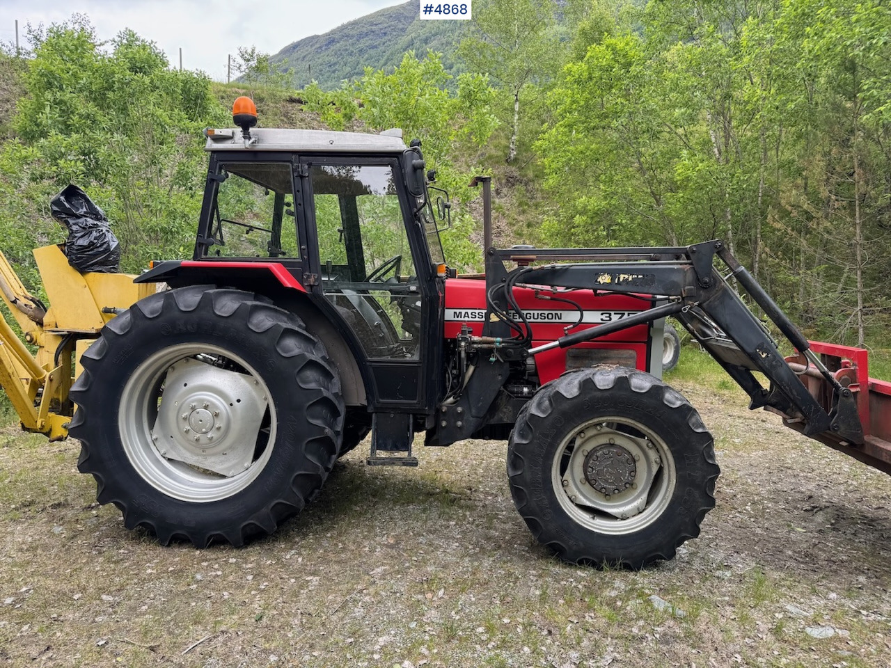 1988 Massey Ferguson 375 w/front loader - جرار: صورة 1 1988 Massey Ferguson 375 w/front loader - جرار: صورة 1