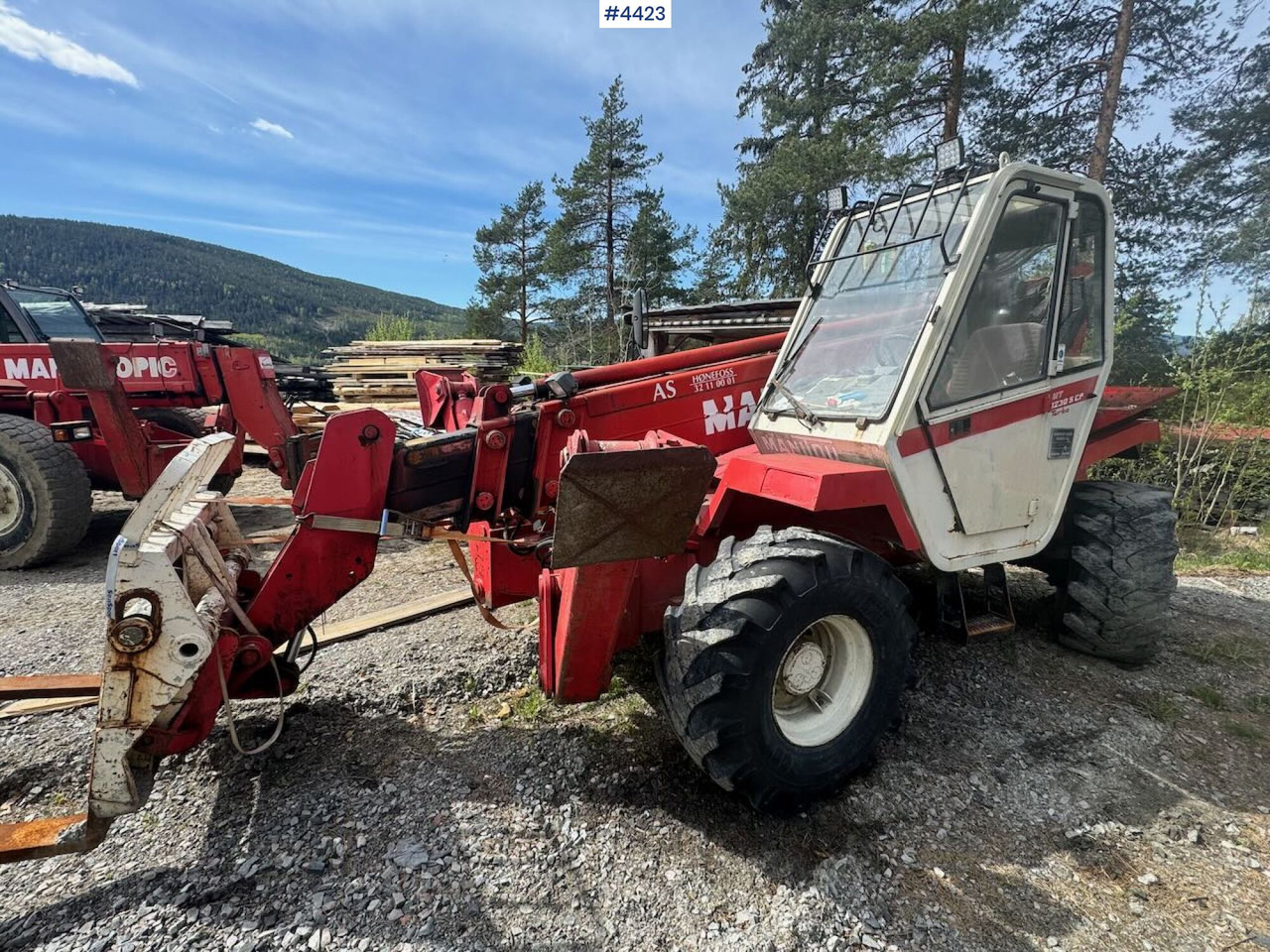 1992 Manitou MT1230 Telescopic forklift w/ pallet forks. Rep. object. - رافعة شوكية: صورة 4 1992 Manitou MT1230 Telescopic forklift w/ pallet forks. Rep. object. - رافعة شوكية: صورة 4