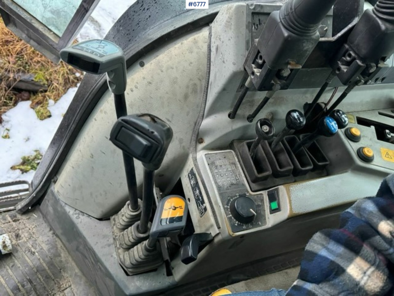 جرار 1993 Valmet 8100 with Hiab FMV crane and log trailer: صورة 13