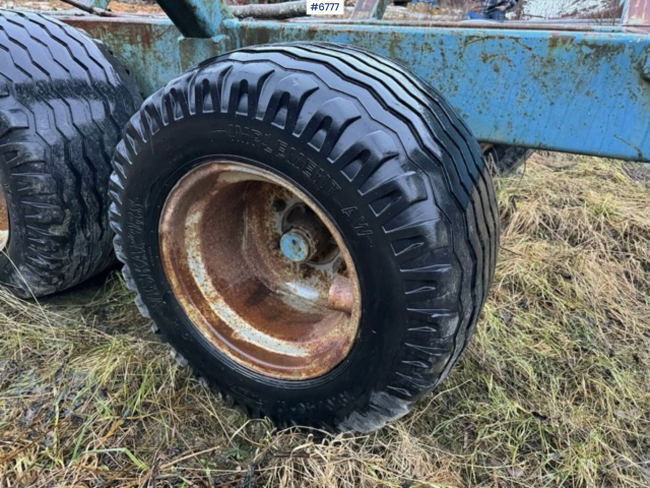 جرار 1993 Valmet 8100 with Hiab FMV crane and log trailer: صورة 24