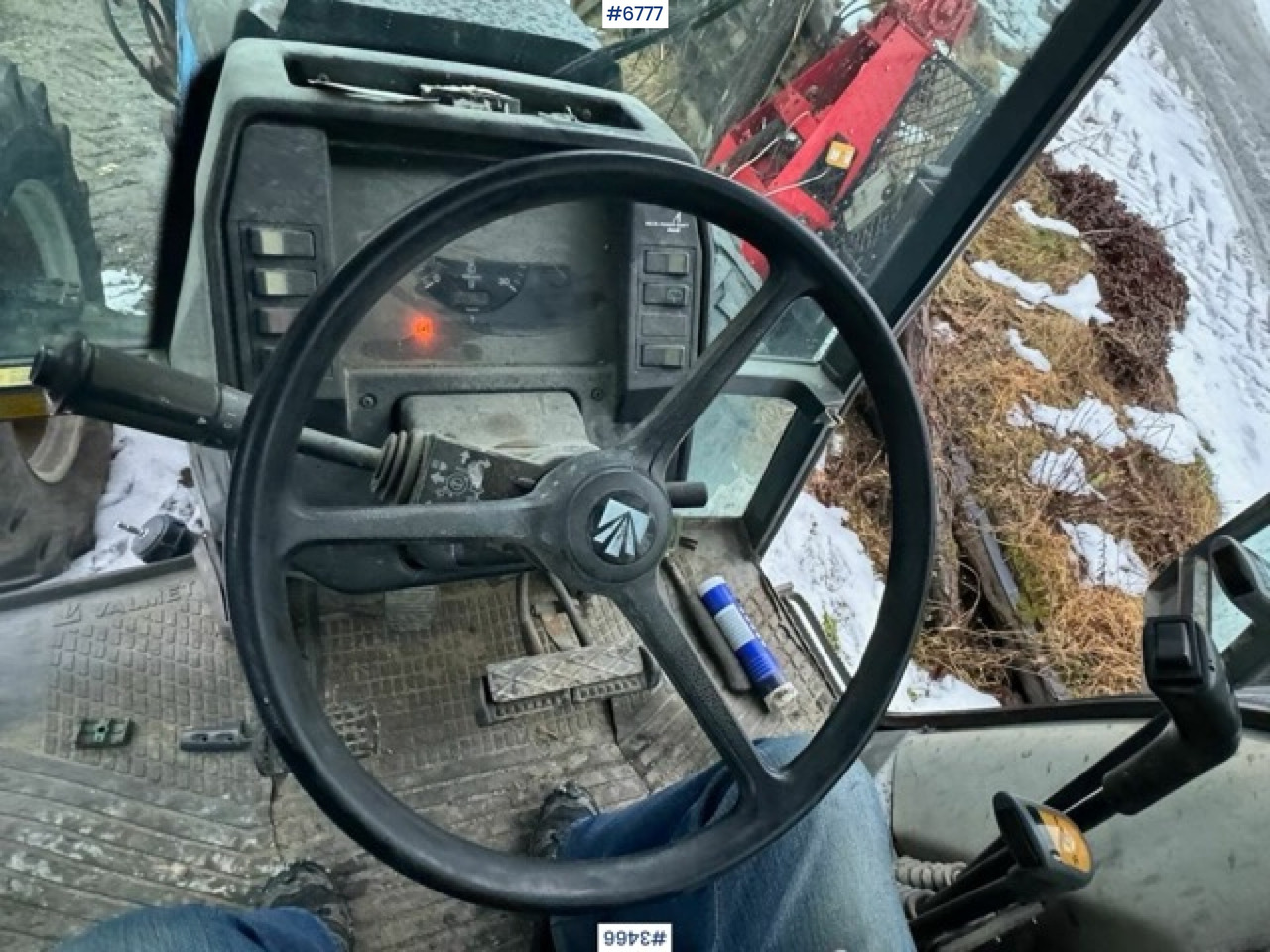 جرار 1993 Valmet 8100 with Hiab FMV crane and log trailer: صورة 11