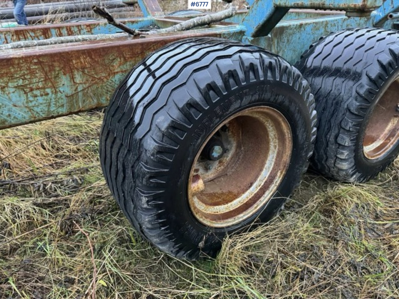 جرار 1993 Valmet 8100 with Hiab FMV crane and log trailer: صورة 25