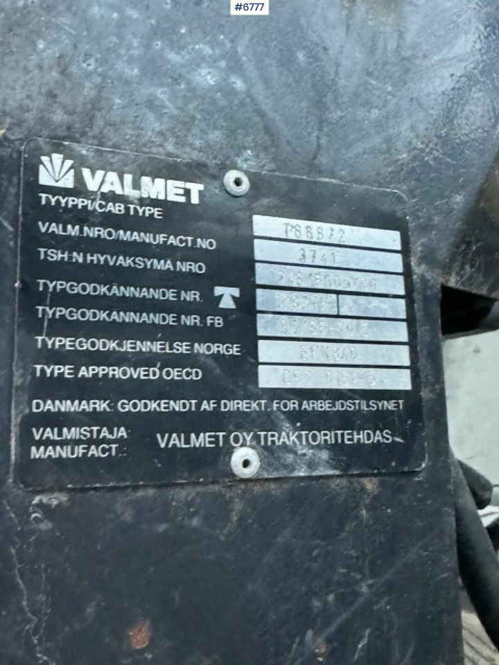 جرار 1993 Valmet 8100 with Hiab FMV crane and log trailer: صورة 31