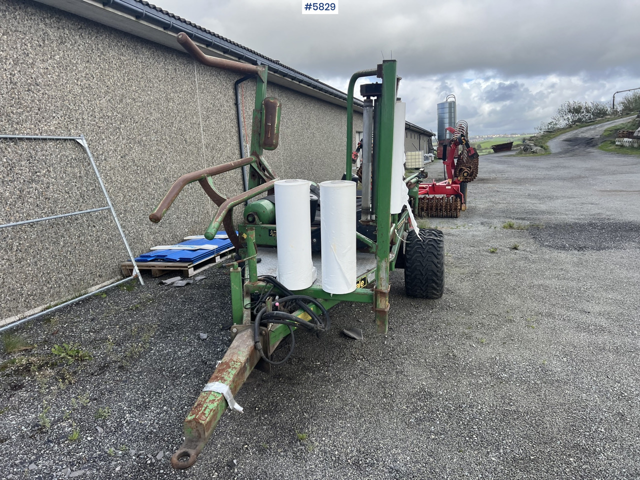 1996 Mchale 991B round bale wrapper - معدات تيبيس التبن: صورة 4 1996 Mchale 991B round bale wrapper - معدات تيبيس التبن: صورة 4