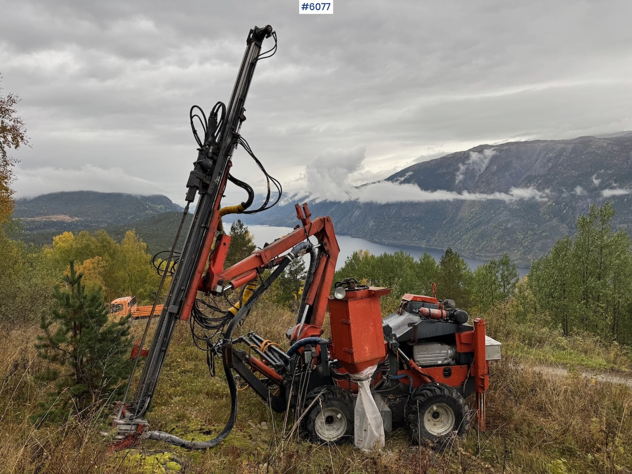 1997 Tamrock Commando 300 - برج الحفر: صورة 1 1997 Tamrock Commando 300 - برج الحفر: صورة 1