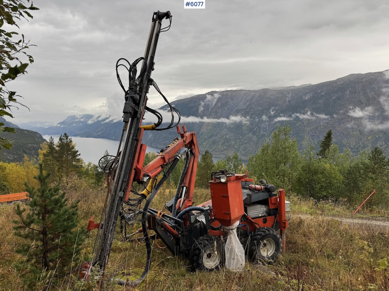 1997 Tamrock Commando 300 - برج الحفر: صورة 2 1997 Tamrock Commando 300 - برج الحفر: صورة 2