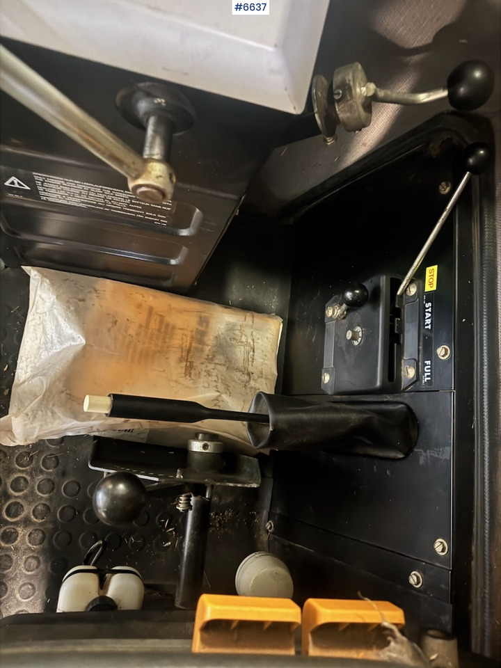 1999 Claas Dominator 68 S combine harvester with twin wheels. Well-maintained / Recently upgraded! 1999 Claas Dominator 68 S combine harvester with twin wheels. Well-maintained / Recently upgraded!: صورة 19 1999 Claas Dominator 68 S combine harvester with twin wheels. Well-maintained / Recently upgraded! 1999 Claas Dominator 68 S combine harvester with twin wheels. Well-maintained / Recently upgraded!: صورة 19