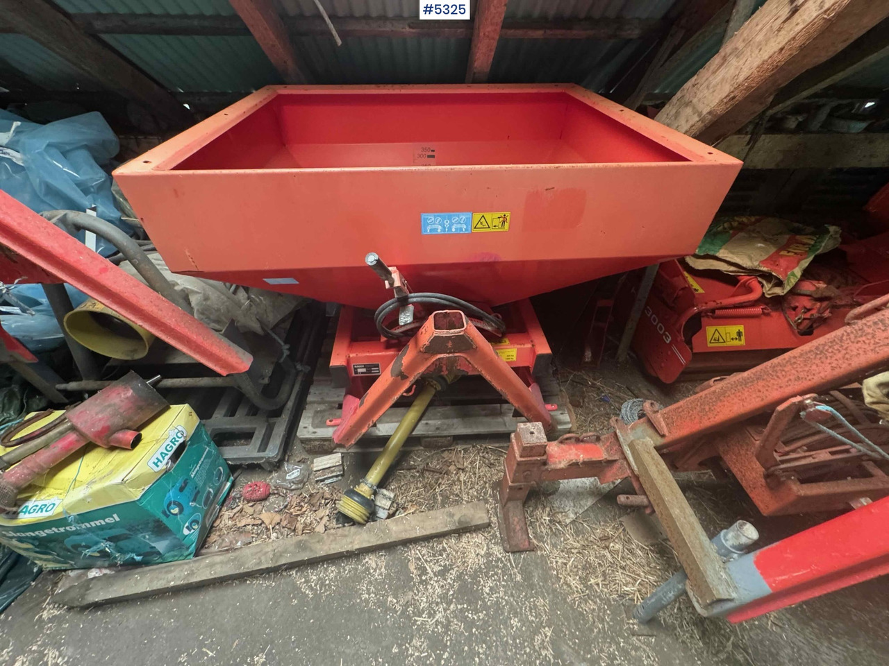 1999 Rauch MDS 81 fertilizer spreader - آلة رش السماد: صورة 3 1999 Rauch MDS 81 fertilizer spreader - آلة رش السماد: صورة 3