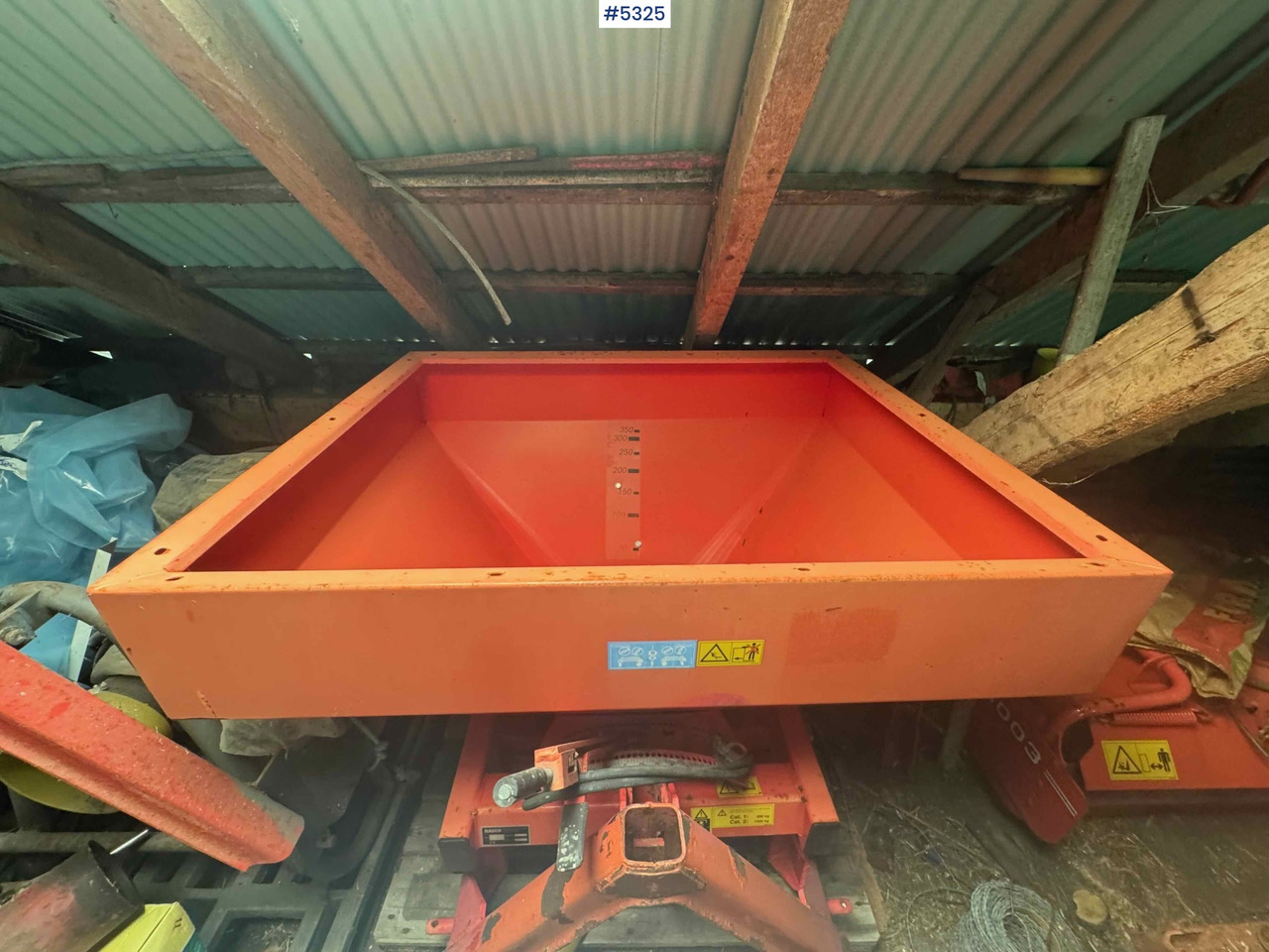 1999 Rauch MDS 81 fertilizer spreader - آلة رش السماد: صورة 4 1999 Rauch MDS 81 fertilizer spreader - آلة رش السماد: صورة 4