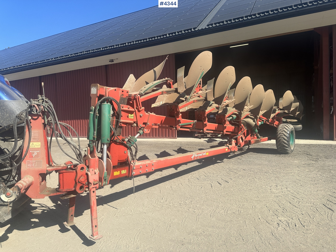 2000 Kverneland PL 100 8 skjærs vendeplog - معدات حرث التربة: صورة 2 2000 Kverneland PL 100 8 skjærs vendeplog - معدات حرث التربة: صورة 2