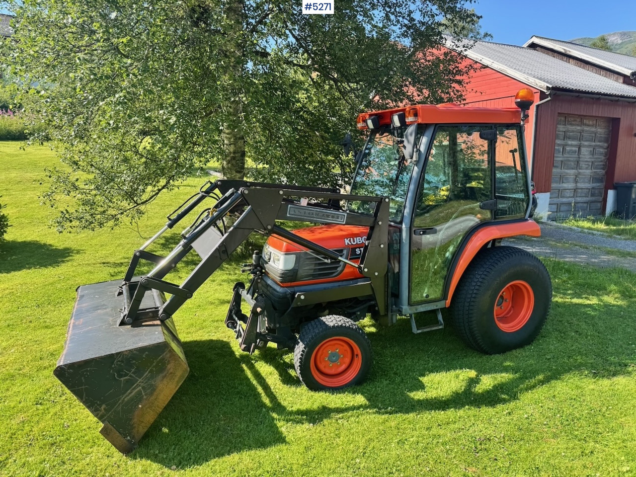 2004 Kubota STA-35 Tractor w/ Bucket. 2100 hours! - جرار: صورة 5 2004 Kubota STA-35 Tractor w/ Bucket. 2100 hours! - جرار: صورة 5