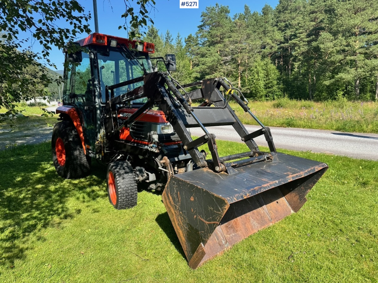 2004 Kubota STA-35 Tractor w/ Bucket. 2100 hours! - جرار: صورة 3 2004 Kubota STA-35 Tractor w/ Bucket. 2100 hours! - جرار: صورة 3