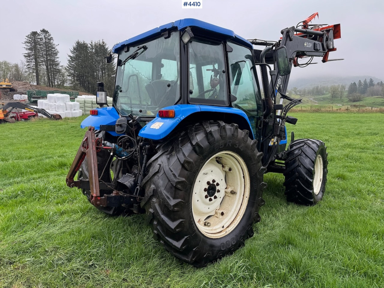 2006 New Holland TL100 A w/Front Loader. - جرار: صورة 5 2006 New Holland TL100 A w/Front Loader. - جرار: صورة 5