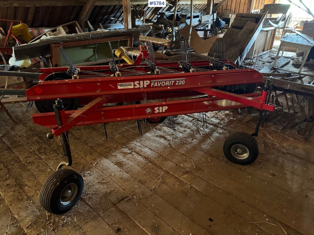 2008 SIP Favorit 220 Side Delivery Rake - معدات تيبيس التبن: صورة 5 2008 SIP Favorit 220 Side Delivery Rake - معدات تيبيس التبن: صورة 5