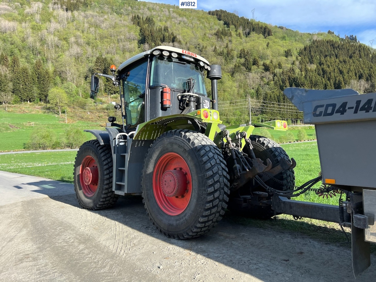 2009 Claas Xerion 3800 - جرار: صورة 4 2009 Claas Xerion 3800 - جرار: صورة 4