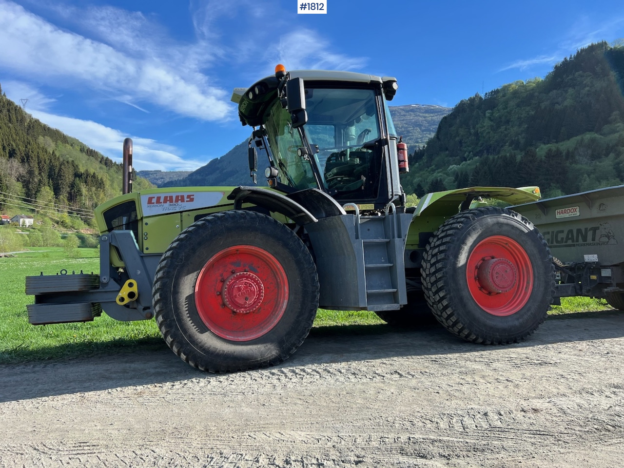 2009 Claas Xerion 3800 - جرار: صورة 1 2009 Claas Xerion 3800 - جرار: صورة 1