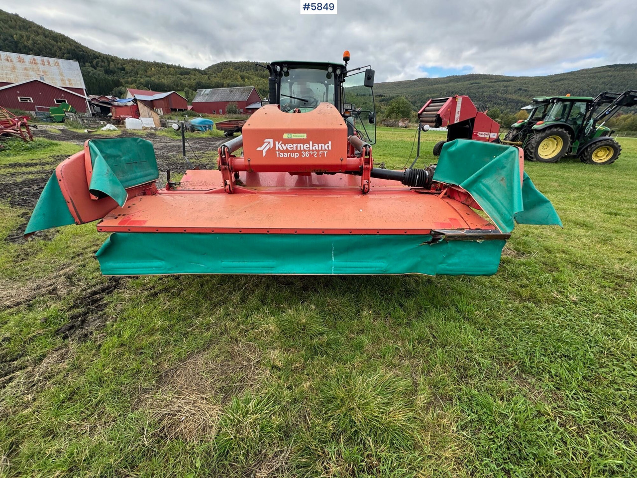 2010 Kverneland 3632FT frontslåmaskin. SE VIDEO! - معدات تيبيس التبن: صورة 4 2010 Kverneland 3632FT frontslåmaskin. SE VIDEO! - معدات تيبيس التبن: صورة 4