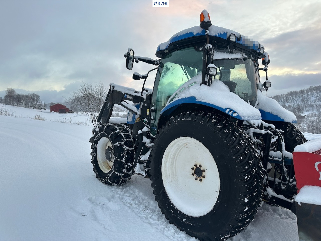 2010 New Holland T6040 4x4 plow rigged tractor w/ Trima +3.0p front loader, brand new chains, snow bucket and Westbjørn snow blower. WATCH VIDEO. - جرار: صورة 5 2010 New Holland T6040 4x4 plow rigged tractor w/ Trima +3.0p front loader, brand new chains, snow bucket and Westbjørn snow blower. WATCH VIDEO. - جرار: صورة 5