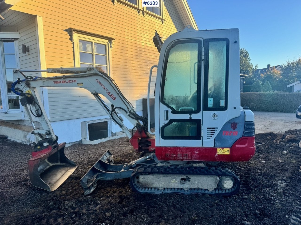 2010 Takeuchi TB219 Mini Excavator with Rototilt and 2 buckets. - حفارة: صورة 3 2010 Takeuchi TB219 Mini Excavator with Rototilt and 2 buckets. - حفارة: صورة 3