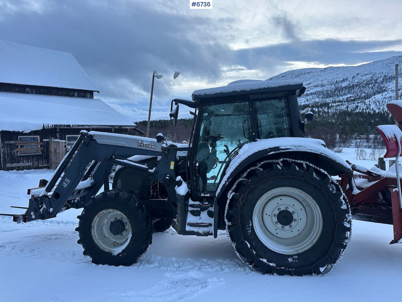 2010 Valtra N92 4x4 tractor with front loader and chains. SEE VIDEO. - جرار: صورة 4 2010 Valtra N92 4x4 tractor with front loader and chains. SEE VIDEO. - جرار: صورة 4