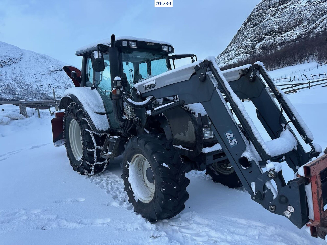 2010 Valtra N92 4x4 tractor with front loader and chains. SEE VIDEO. - جرار: صورة 2 2010 Valtra N92 4x4 tractor with front loader and chains. SEE VIDEO. - جرار: صورة 2