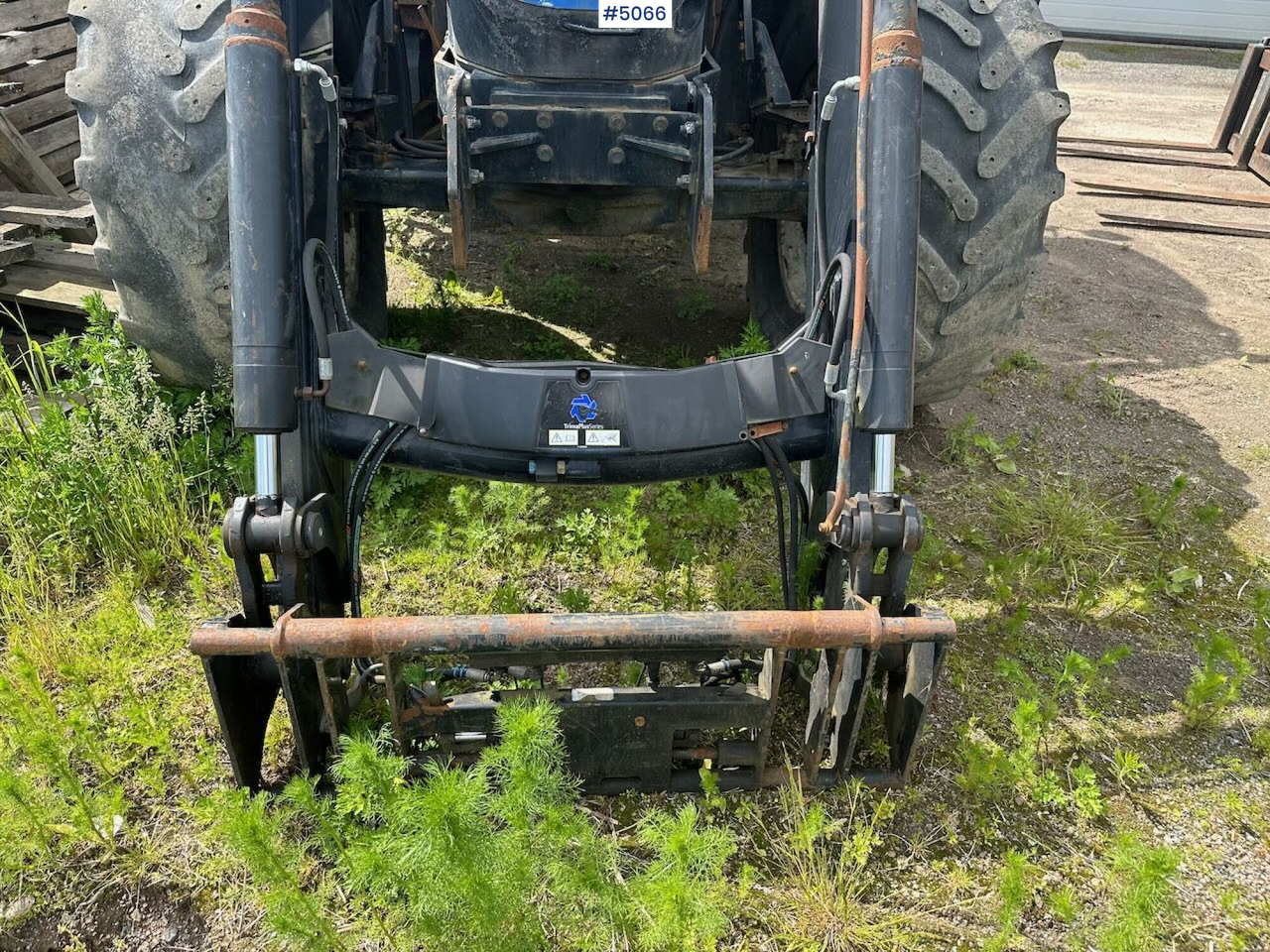 2011 New Holland T6080 w/ trima +5.1p - جرار: صورة 4 2011 New Holland T6080 w/ trima +5.1p - جرار: صورة 4