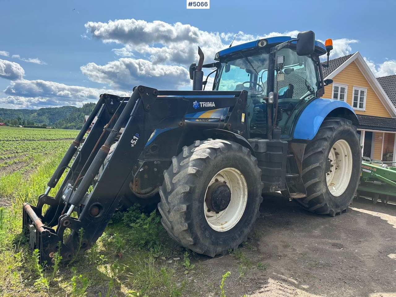 2011 New Holland T6080 w/ trima +5.1p - جرار: صورة 1 2011 New Holland T6080 w/ trima +5.1p - جرار: صورة 1