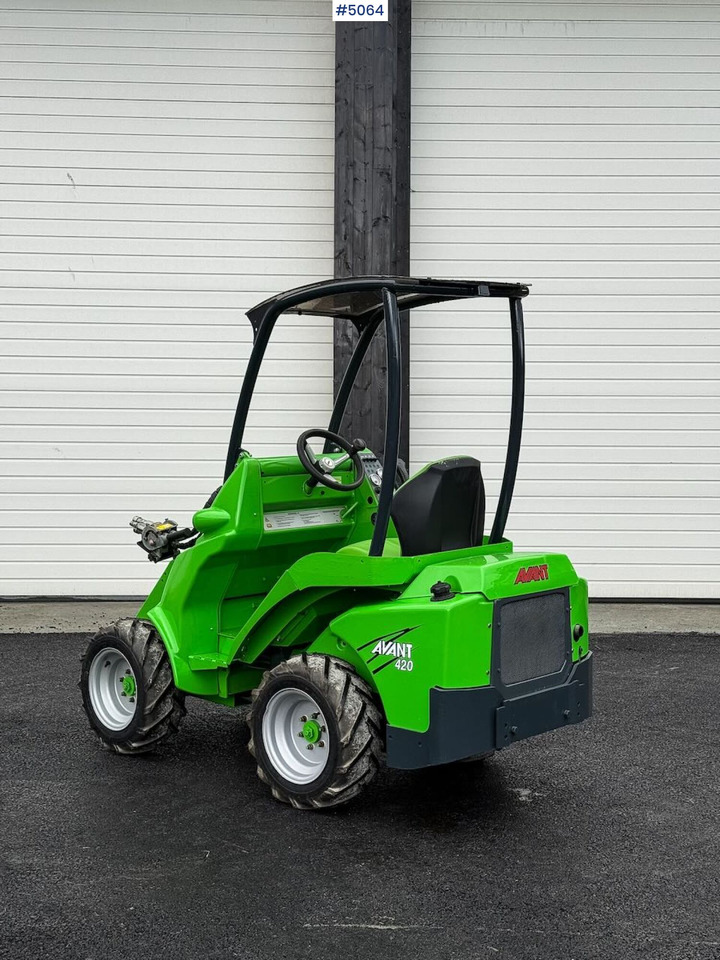 2012 Avant M420 w/ bucket NEWLY SERVICED - لودر مفصلي صغير: صورة 3 2012 Avant M420 w/ bucket NEWLY SERVICED - لودر مفصلي صغير: صورة 3