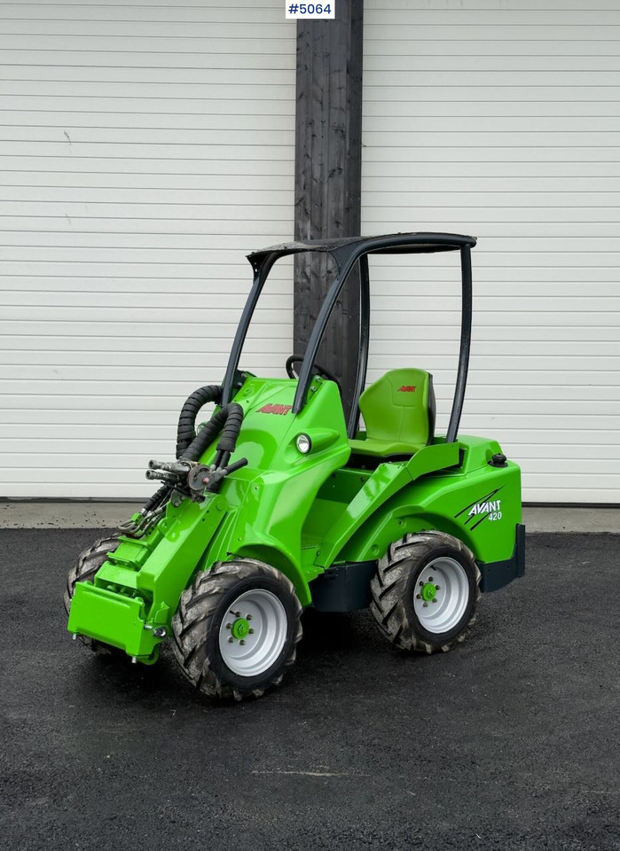 2012 Avant M420 w/ bucket NEWLY SERVICED - لودر مفصلي صغير: صورة 1 2012 Avant M420 w/ bucket NEWLY SERVICED - لودر مفصلي صغير: صورة 1