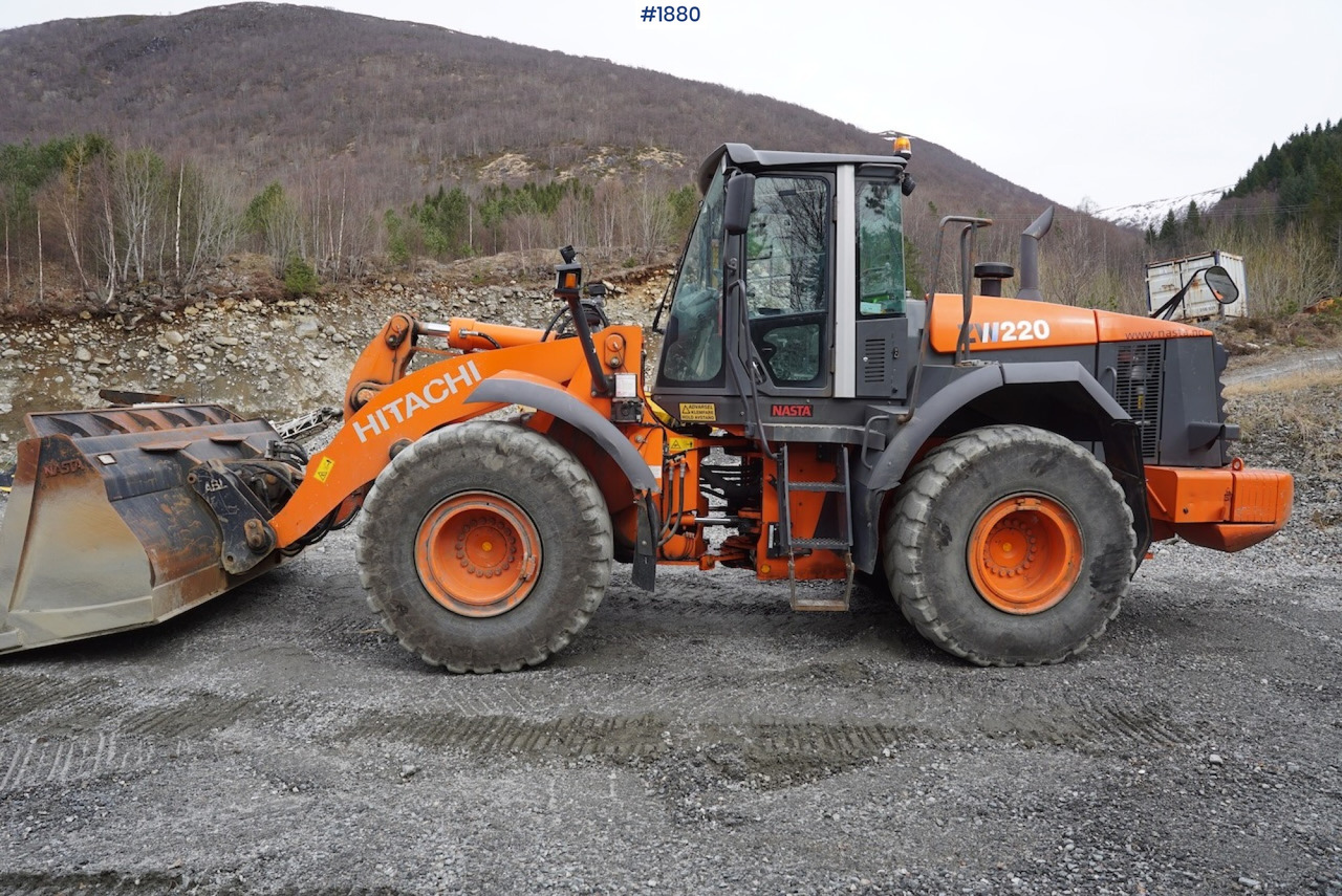 2012 Hitachi ZW220 - اللودر بعجل: صورة 1 2012 Hitachi ZW220 - اللودر بعجل: صورة 1