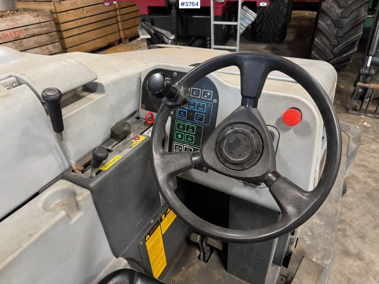 2012 Nilfisk CR 1200 broom and sweeper - كناسة المناطق الصناعية: صورة 4 2012 Nilfisk CR 1200 broom and sweeper - كناسة المناطق الصناعية: صورة 4
