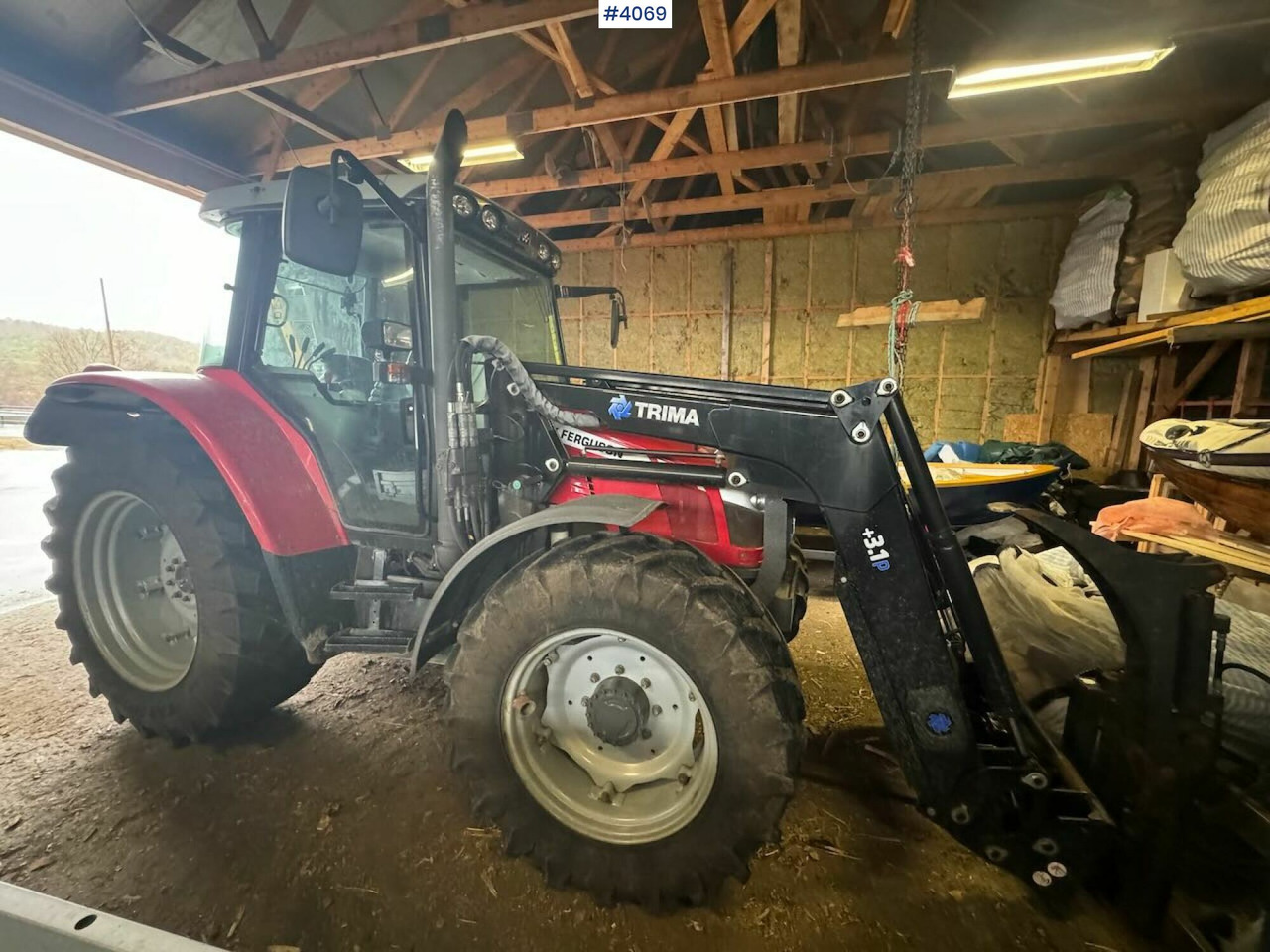 2013 Massey Ferguson 5455 w/ front loader, 2 buckets, pallet forks and blades. 1020 hours! - جرار: صورة 1 2013 Massey Ferguson 5455 w/ front loader, 2 buckets, pallet forks and blades. 1020 hours! - جرار: صورة 1