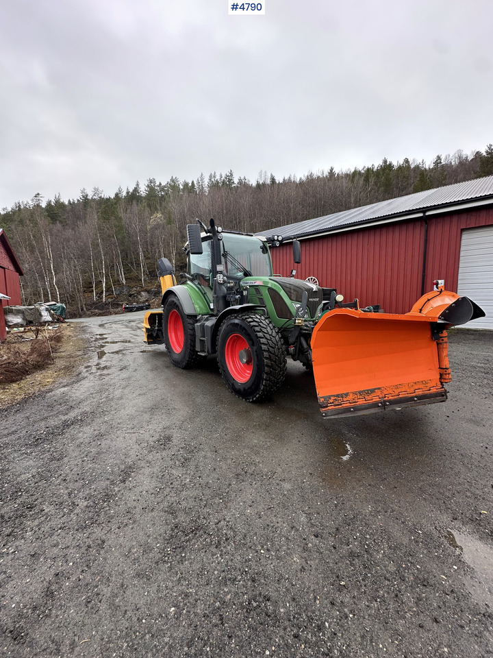 2014 Fendt 514 Vario 4x4 w/ front loader, folding plow, snow blower and sand spreader - جرار: صورة 2 2014 Fendt 514 Vario 4x4 w/ front loader, folding plow, snow blower and sand spreader - جرار: صورة 2