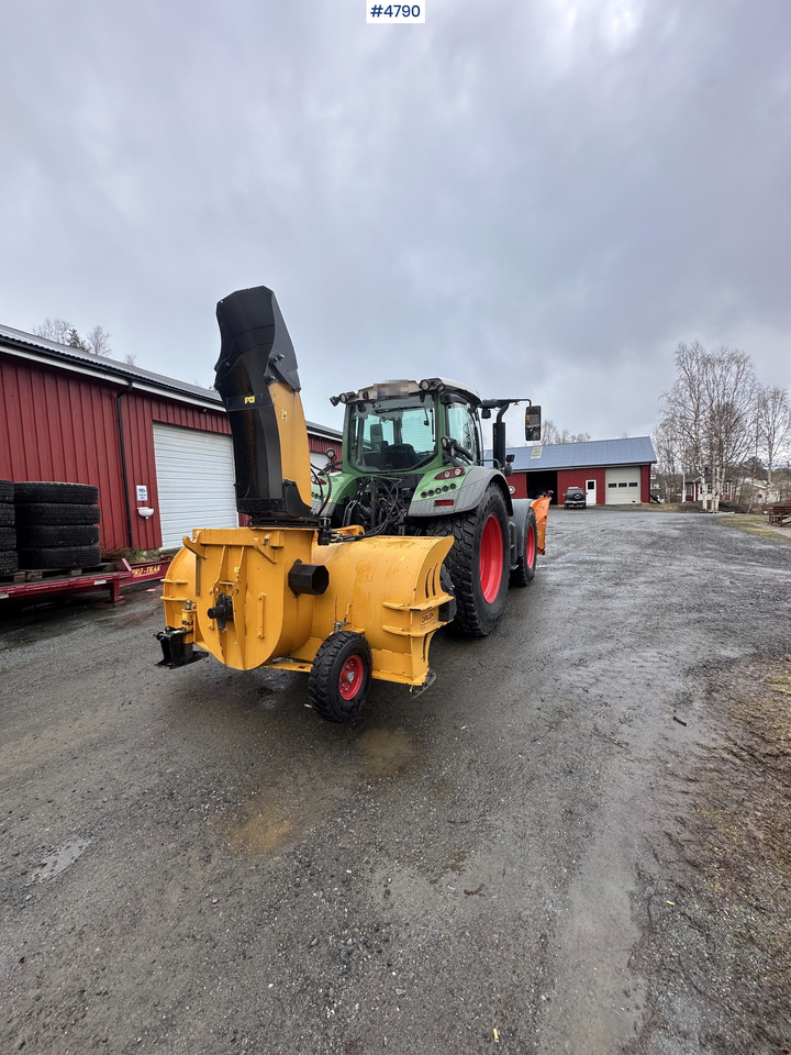 2014 Fendt 514 Vario 4x4 w/ front loader, folding plow, snow blower and sand spreader - جرار: صورة 4 2014 Fendt 514 Vario 4x4 w/ front loader, folding plow, snow blower and sand spreader - جرار: صورة 4