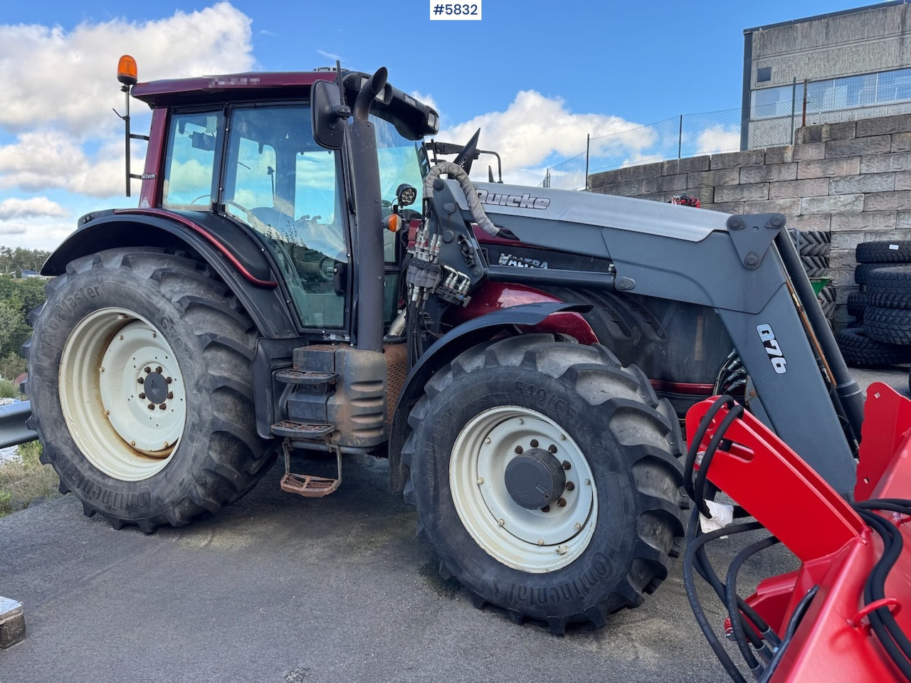 2014 Valtra T193 H w/ front loader and plow plate. - جرار: صورة 2 2014 Valtra T193 H w/ front loader and plow plate. - جرار: صورة 2