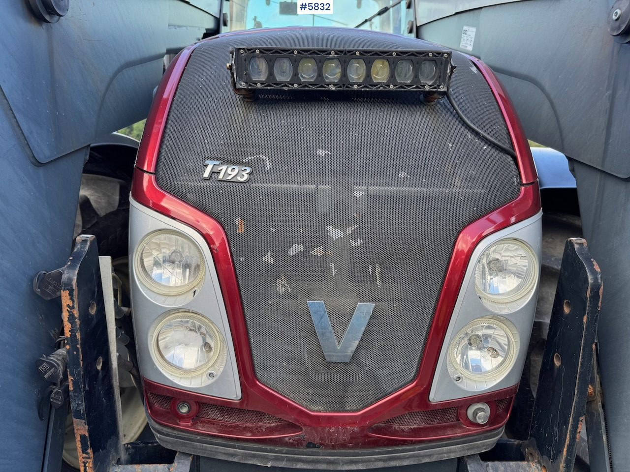 2014 Valtra T193 H w/ front loader and plow plate. - جرار: صورة 4 2014 Valtra T193 H w/ front loader and plow plate. - جرار: صورة 4