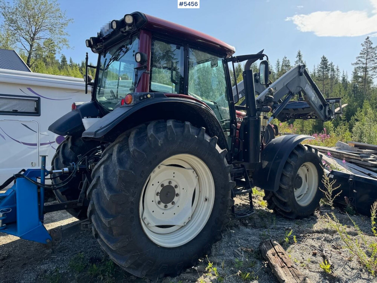 2015 Valtra N123 w/ front loader - جرار: صورة 2 2015 Valtra N123 w/ front loader - جرار: صورة 2
