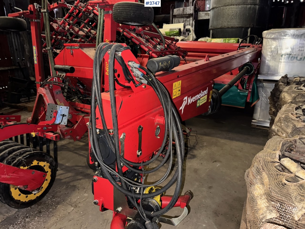 2017 Kverneland 4332LT Trailed mower. - معدات تيبيس التبن: صورة 2 2017 Kverneland 4332LT Trailed mower. - معدات تيبيس التبن: صورة 2