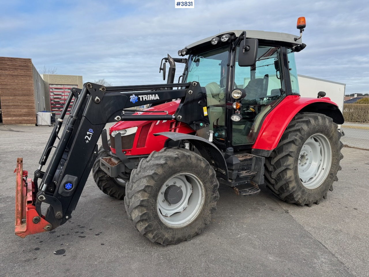 2017 Massey Ferguson 5610 w/front loader. - جرار: صورة 2 2017 Massey Ferguson 5610 w/front loader. - جرار: صورة 2