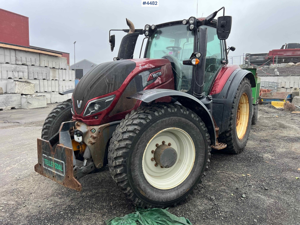 2017 Valtra T234 tractor Plow rigged Tractor w/ 2011 Foss-Eik 5.150 Trailer - جرار: صورة 1 2017 Valtra T234 tractor Plow rigged Tractor w/ 2011 Foss-Eik 5.150 Trailer - جرار: صورة 1