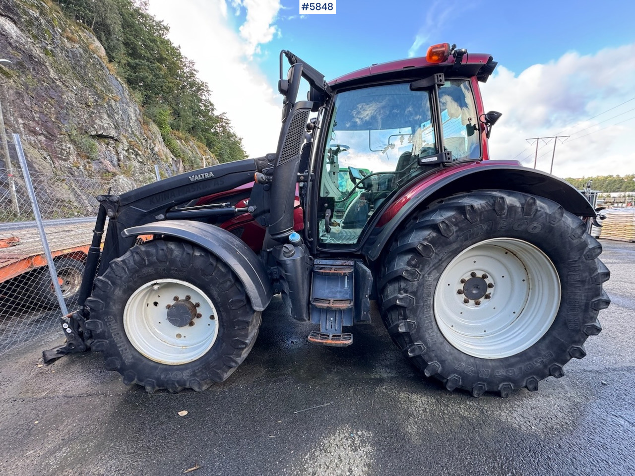 2018 Valtra N174 w/ front loader and plow plate. - جرار: صورة 1 2018 Valtra N174 w/ front loader and plow plate. - جرار: صورة 1