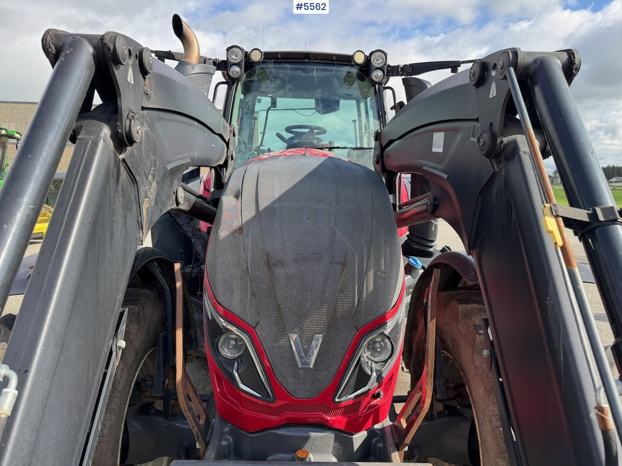 2018 Valtra T194 w/ front loader. - جرار: صورة 4 2018 Valtra T194 w/ front loader. - جرار: صورة 4
