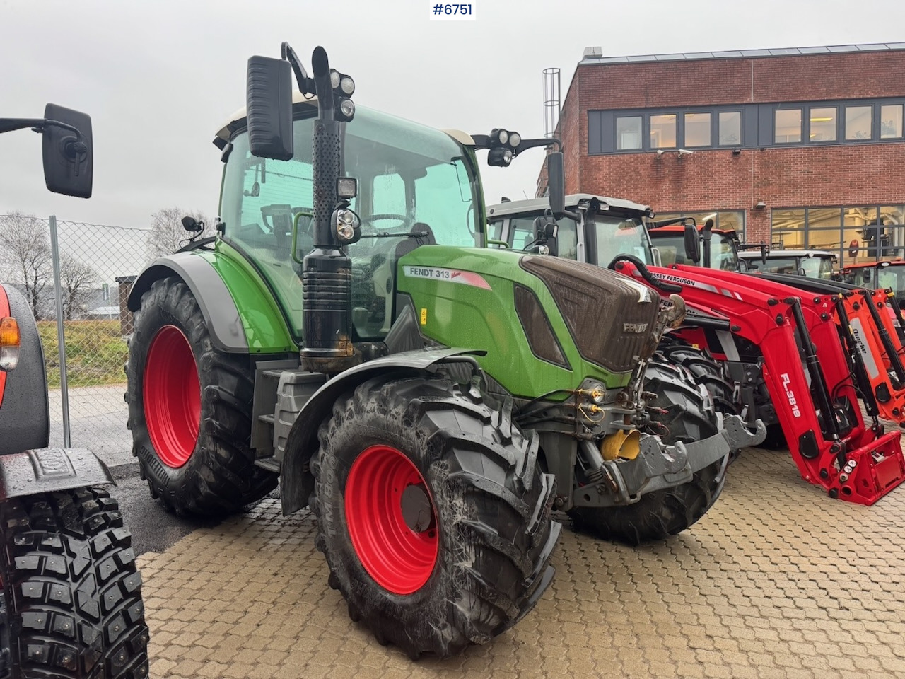 2019 Fendt 313 Vario w/ Front hydraulics and 2 sets of tires. - جرار: صورة 1 2019 Fendt 313 Vario w/ Front hydraulics and 2 sets of tires. - جرار: صورة 1