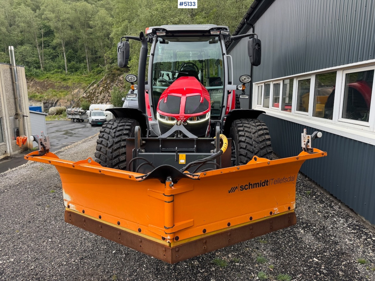 2022 Massey Ferguson 5S.105 w/front hydraulics and plowing rig - جرار: صورة 3 2022 Massey Ferguson 5S.105 w/front hydraulics and plowing rig - جرار: صورة 3
