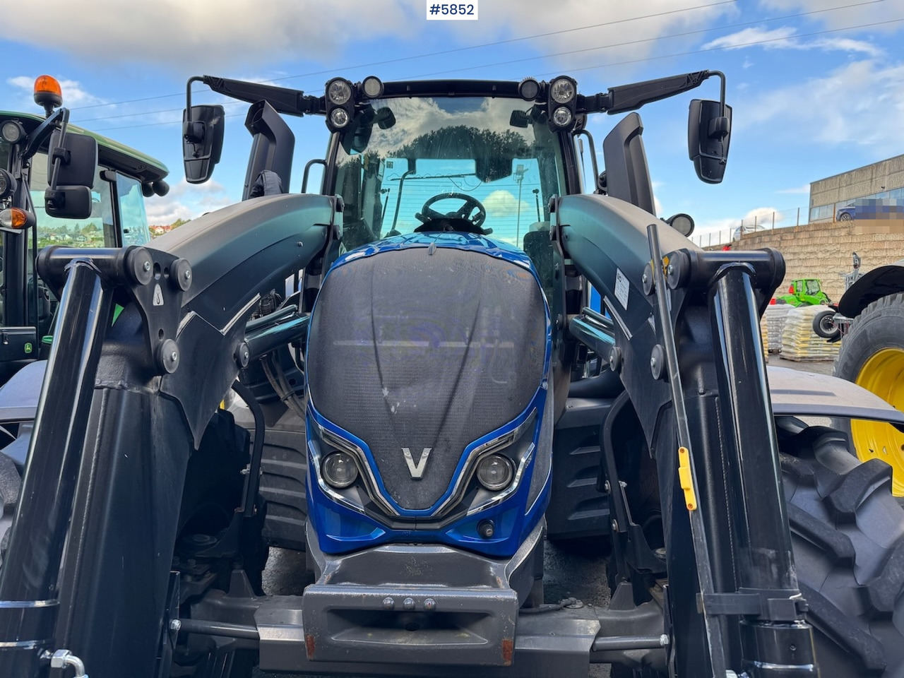 2022 Valtra N175 w/ front loader. - جرار: صورة 3 2022 Valtra N175 w/ front loader. - جرار: صورة 3