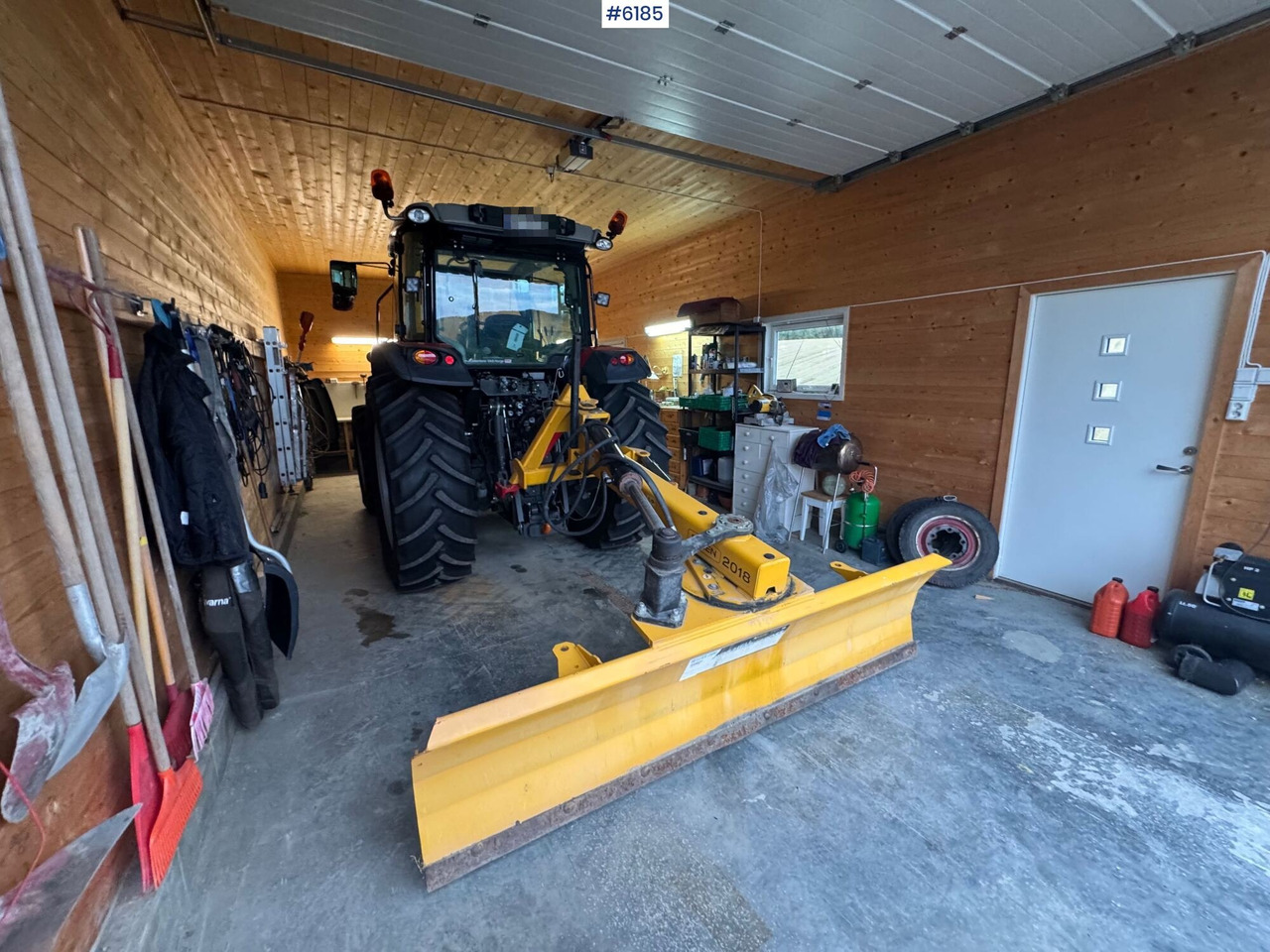 جرار 2023 Massey Ferguson 5711M Dyna w/ loader with 3rd function. Only 115 hours!: صورة 6